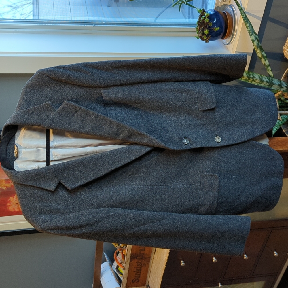 Cashmere bespoke 2 button jacket 40